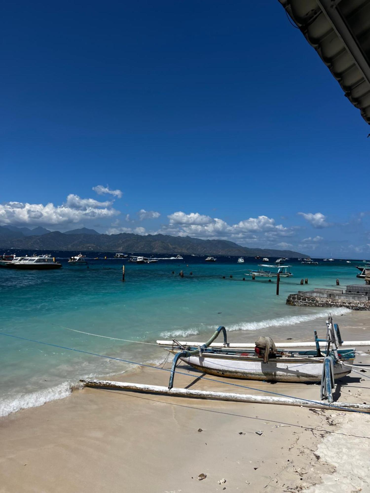 Tropica Gili Total Body Fit - Free Access Gym And Coworking Space Гілі-Траванган Екстер'єр фото