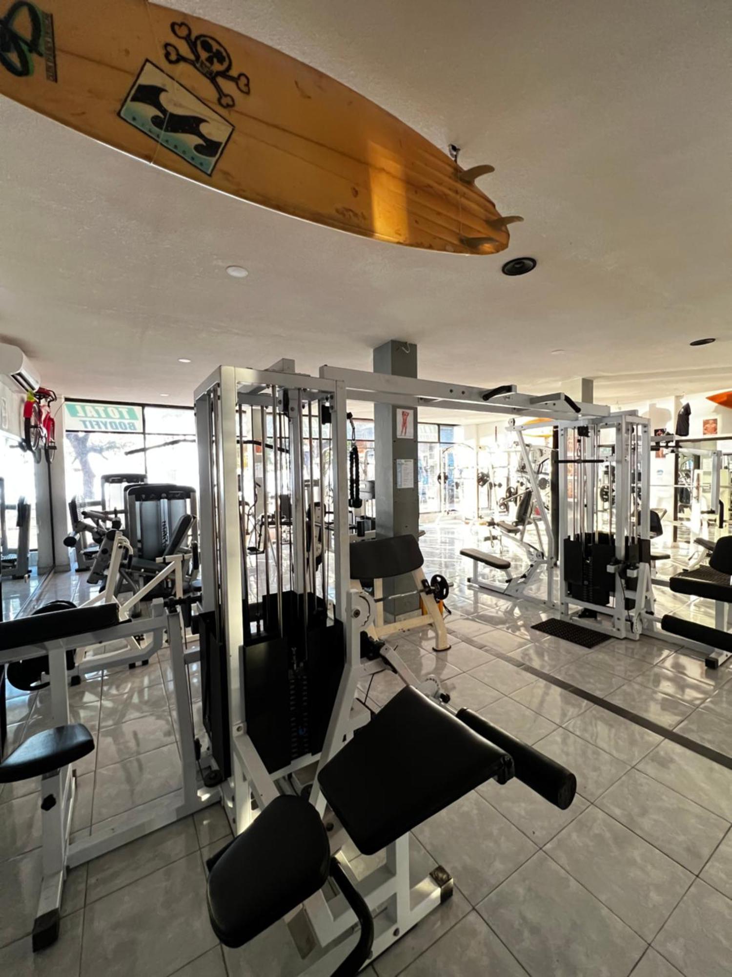Tropica Gili Total Body Fit - Free Access Gym And Coworking Space Гілі-Траванган Екстер'єр фото