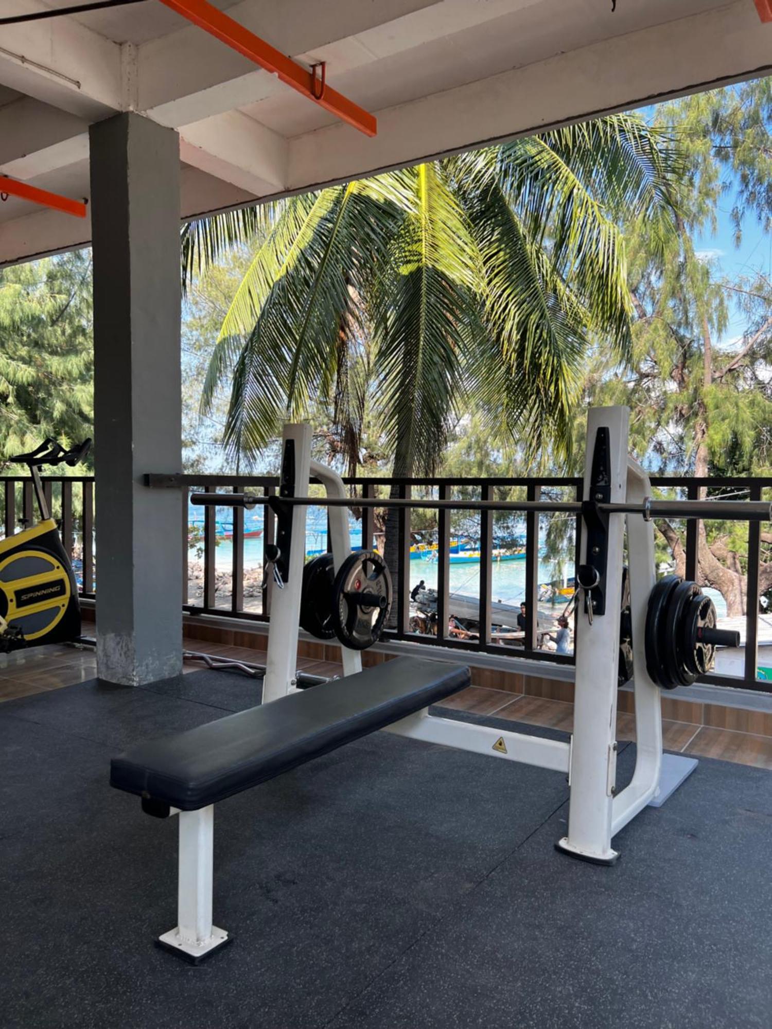 Tropica Gili Total Body Fit - Free Access Gym And Coworking Space Гілі-Траванган Екстер'єр фото