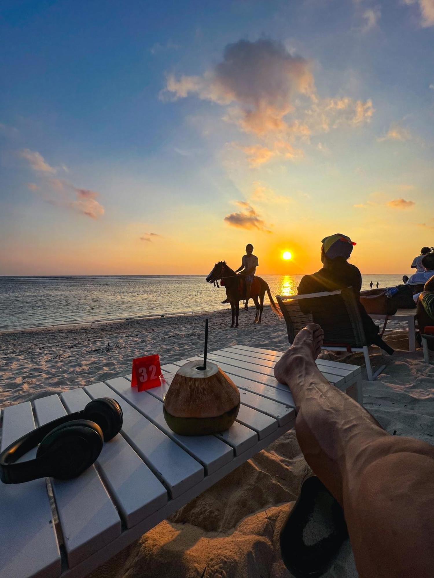 Tropica Gili Total Body Fit - Free Access Gym And Coworking Space Гілі-Траванган Екстер'єр фото