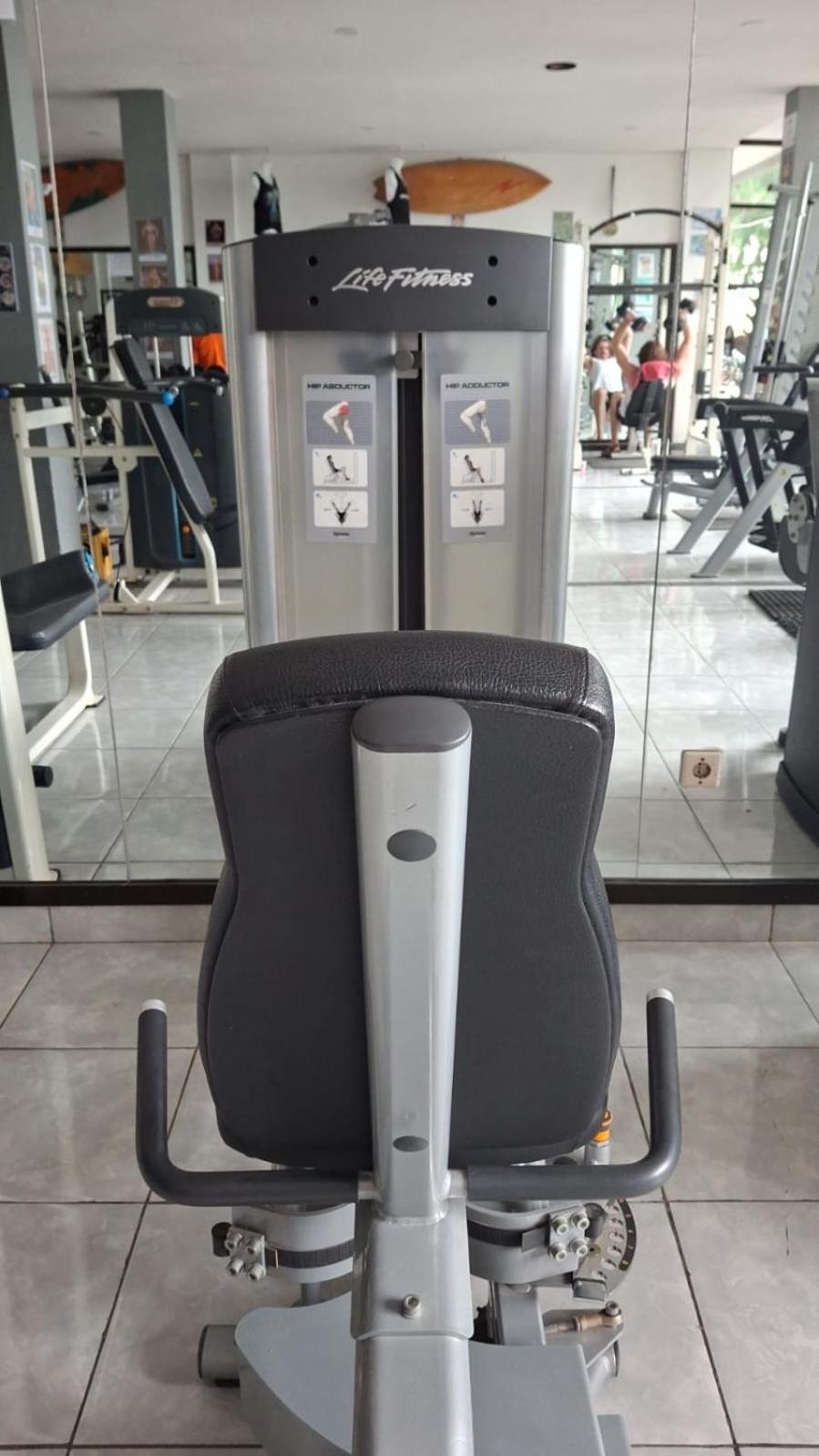 Tropica Gili Total Body Fit - Free Access Gym And Coworking Space Гілі-Траванган Екстер'єр фото
