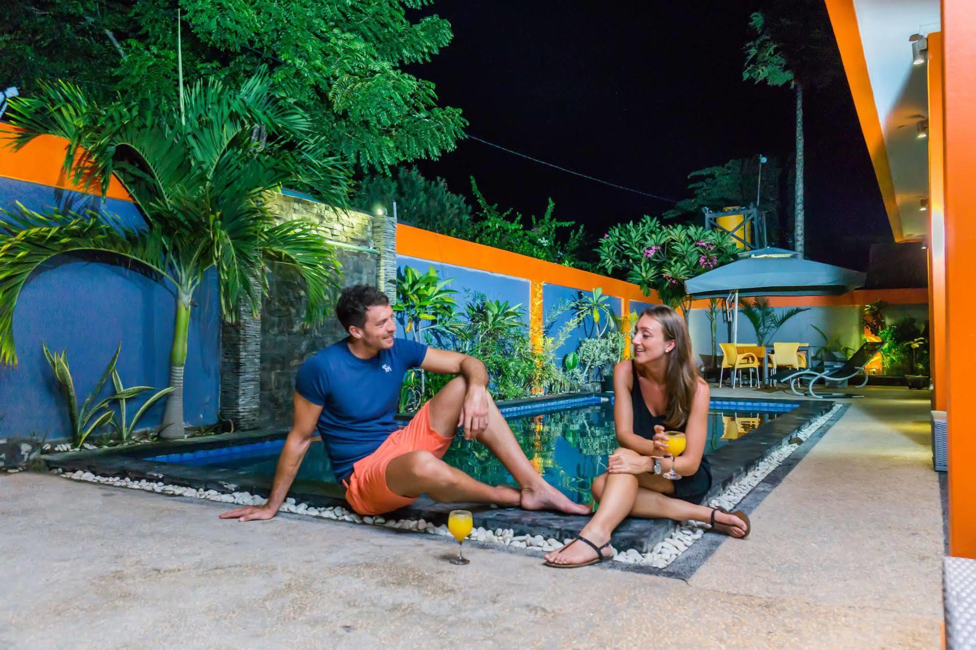 Tropica Gili Total Body Fit - Free Access Gym And Coworking Space Гілі-Траванган Екстер'єр фото