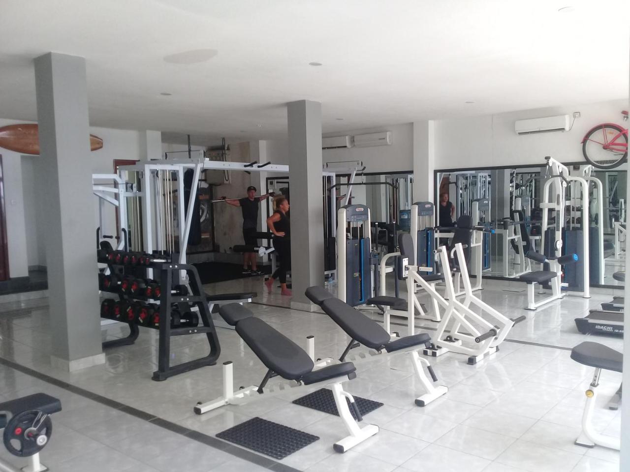 Tropica Gili Total Body Fit - Free Access Gym And Coworking Space Гілі-Траванган Екстер'єр фото