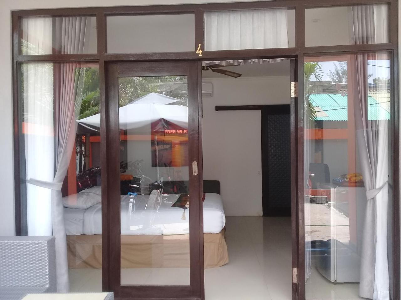 Tropica Gili Total Body Fit - Free Access Gym And Coworking Space Гілі-Траванган Екстер'єр фото